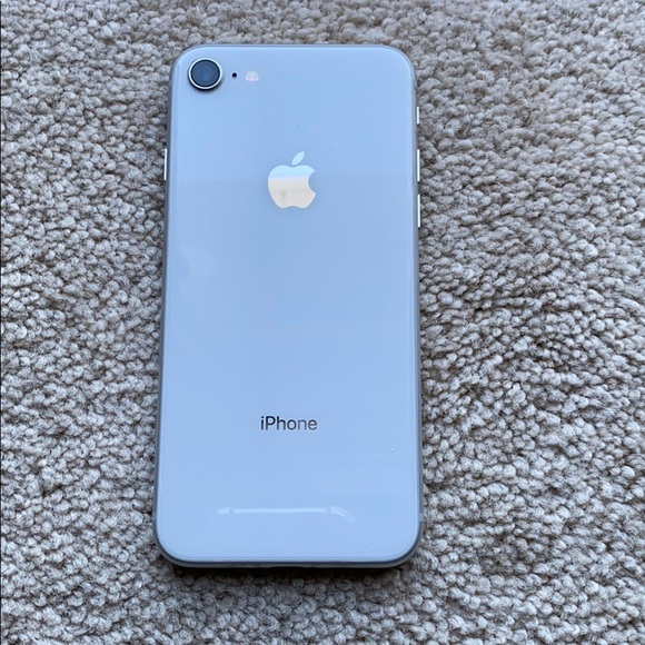 iPhone 8 - Picture 3 of 4